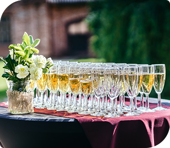 outdoor-event-d Champagne glasses arranged on a table for an outdoor event